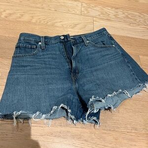 Levi’s High Waisted Mom Jean Shorts Size 32
